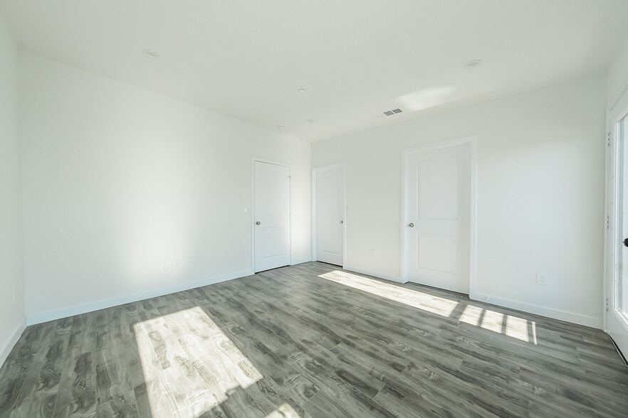 Building Photo - 668 Keenan Ave