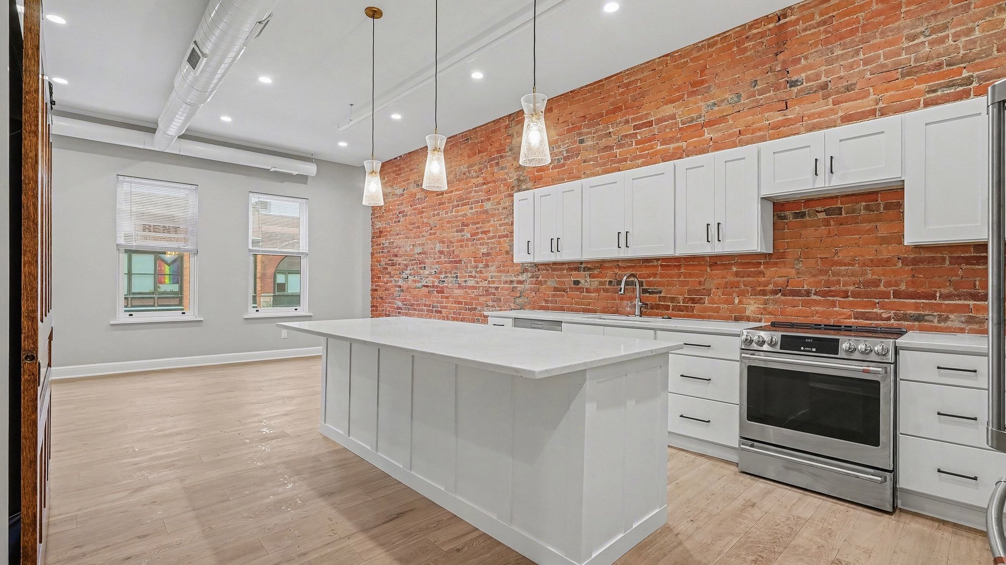 Building Photo - 115 S Main St