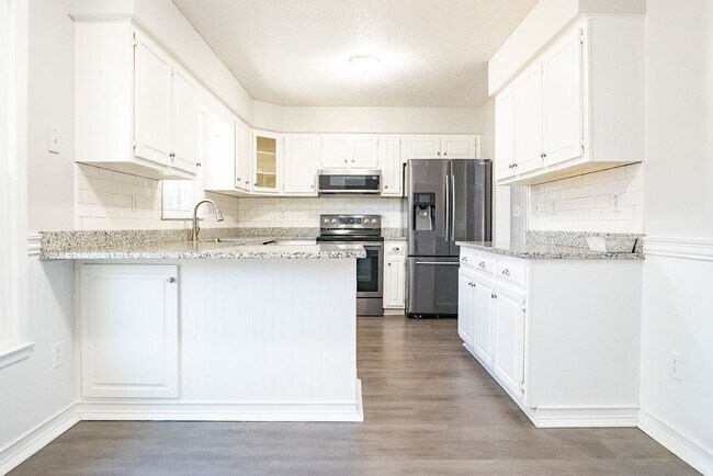 Building Photo - Spacious 3BR on Oversized Fenced Lot | GREAT PRICE!