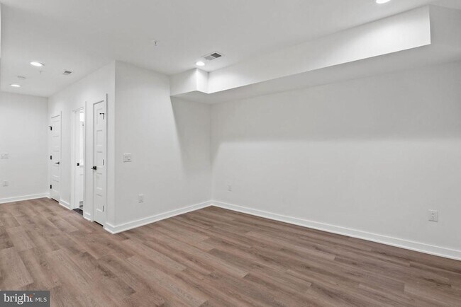 Building Photo - 2235 Hope St