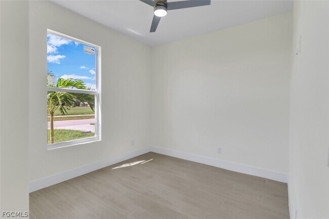 Building Photo - 1827 Embers Pkwy W