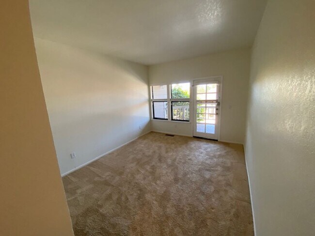 Building Photo - Glen Heights Condo
