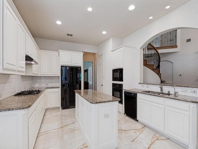 Building Photo - 8723 Sherwood Dr