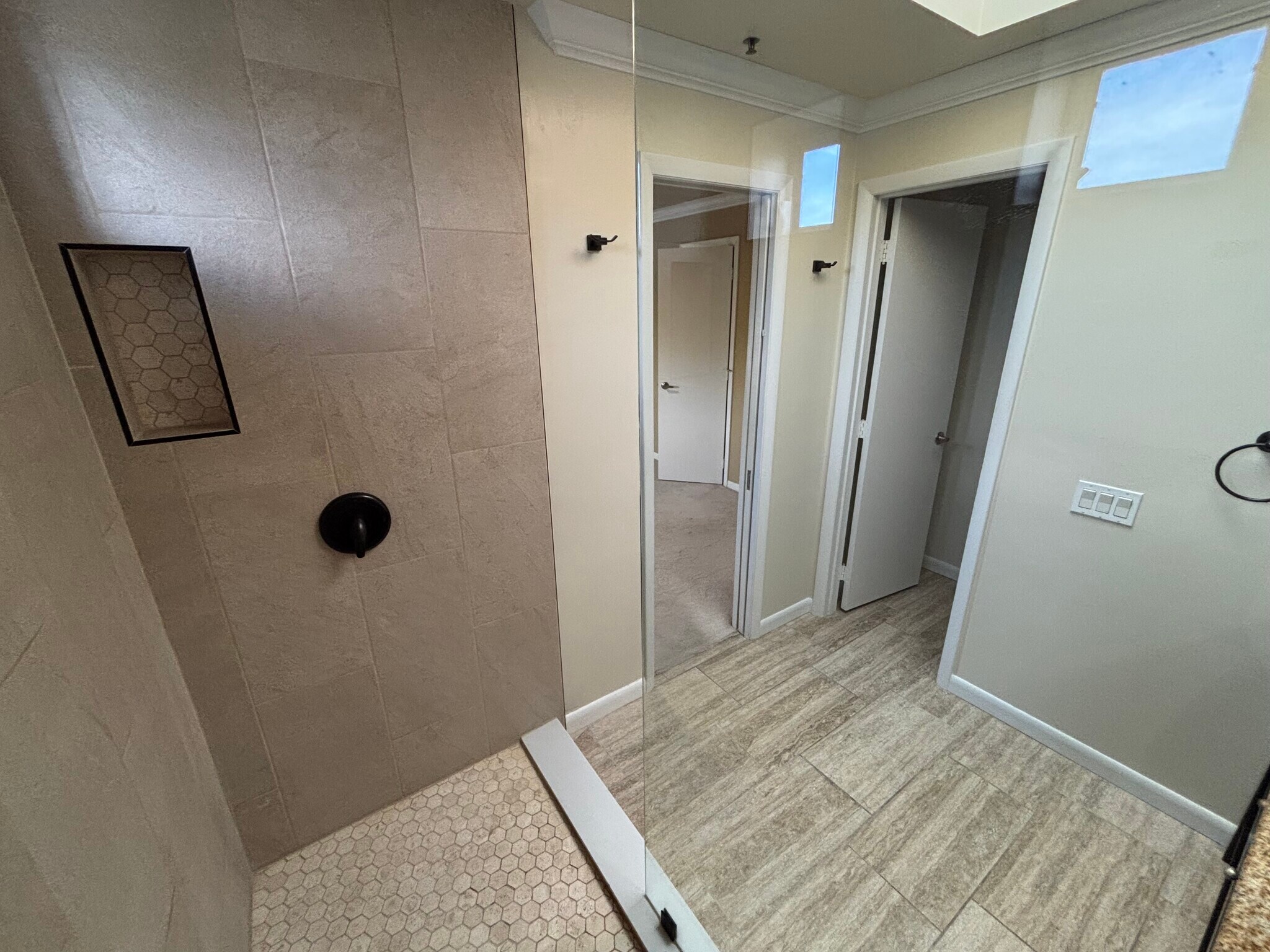 Building Photo - 4950 Bayshore Blvd