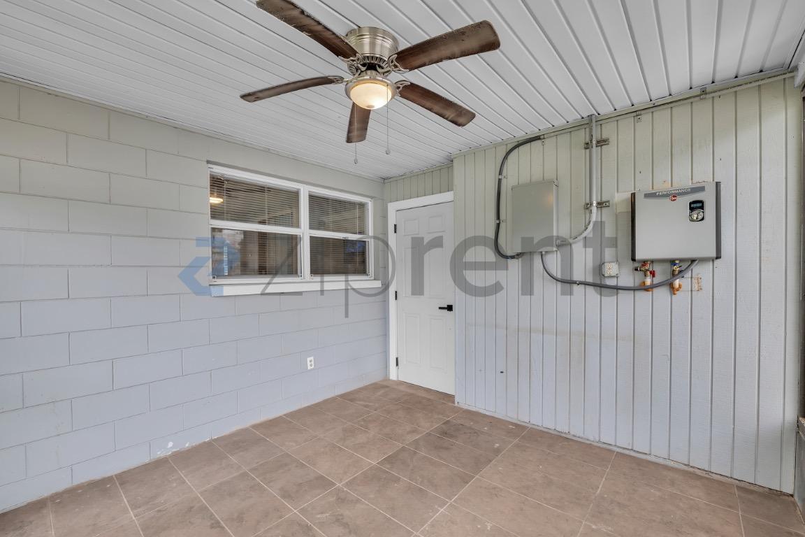 Building Photo - Unit