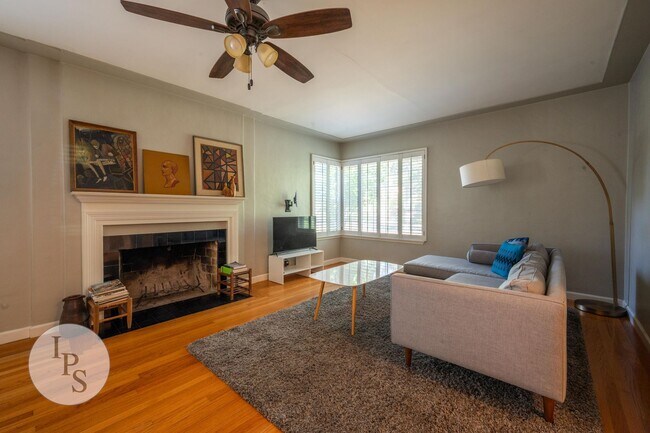 Building Photo - Beautifully Updated Fresno High Home - Walkable to Gazebo Gardens, 3BR/1BA, Partially Furnished