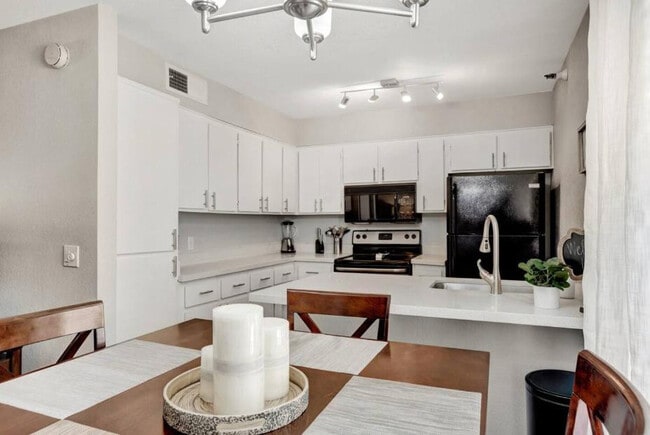 Building Photo - 8020 E Thomas Rd