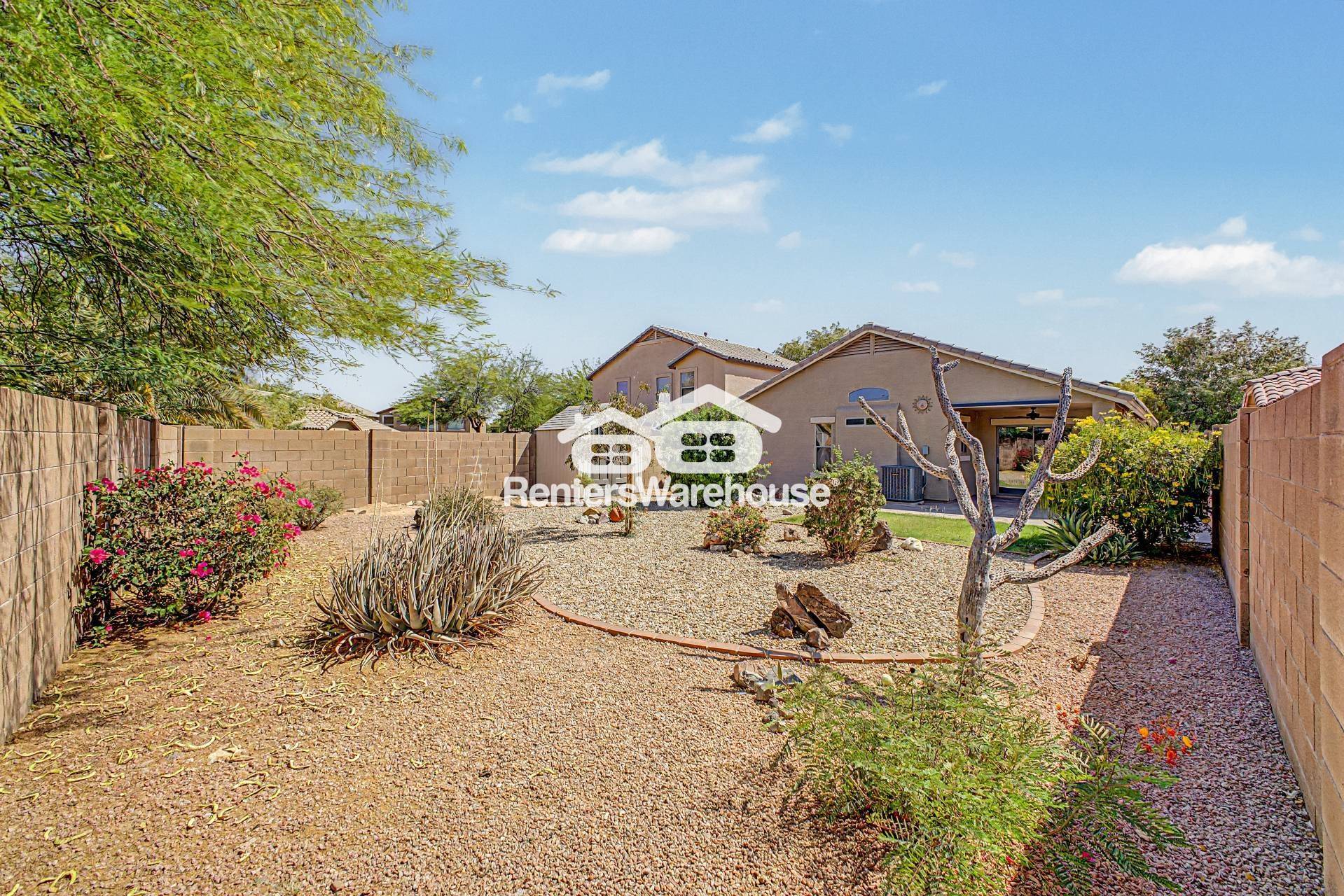 Building Photo - 29169 N Rosewood Dr