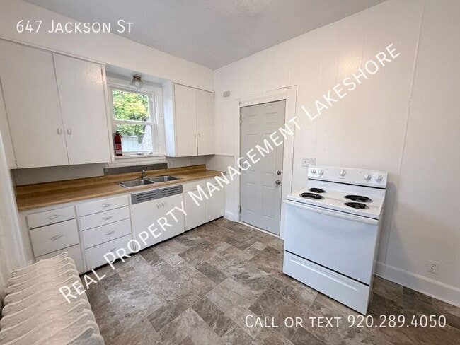 Building Photo - 647 Jackson St