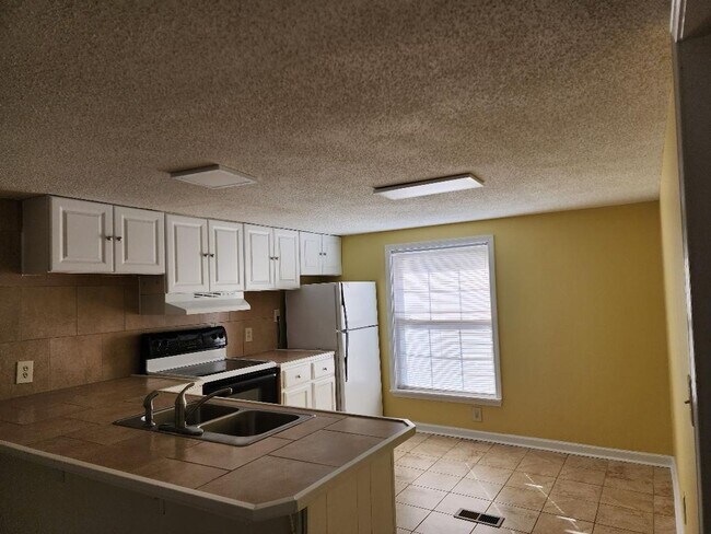 Building Photo - LOVE SIZE!