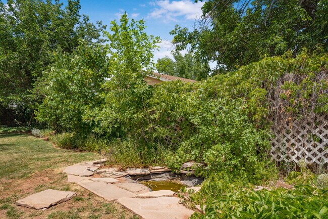 Building Photo - "Charming Newly Remodeled 4-Bed Oasis Touc...