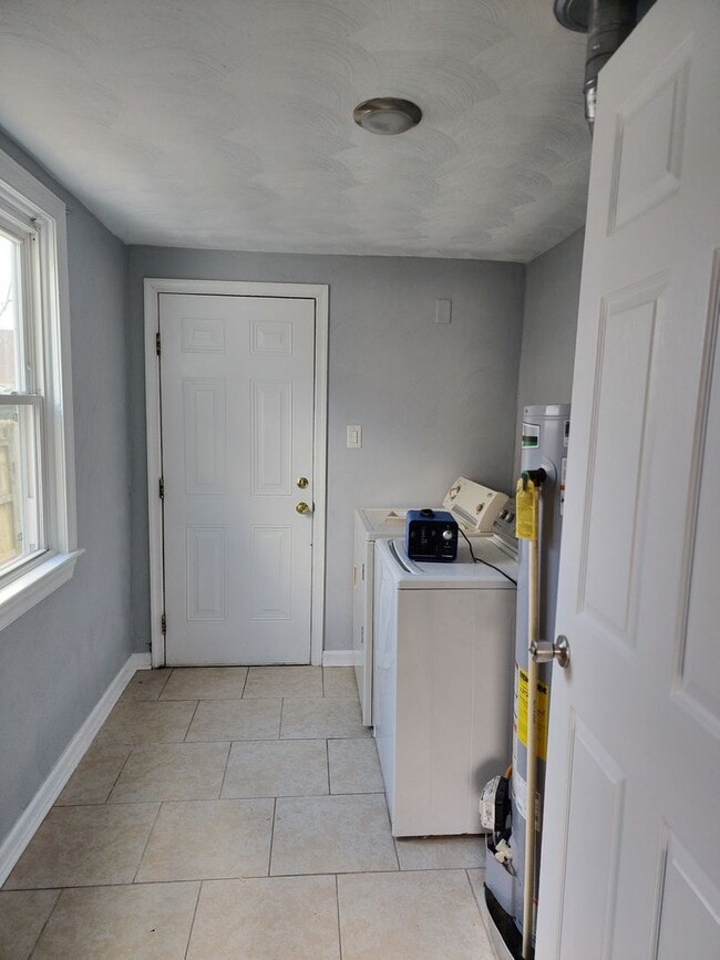 Building Photo - beautiful renovated home in nice area