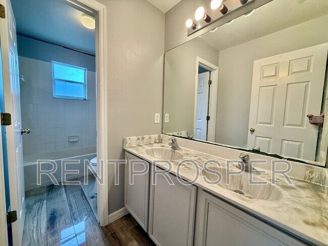 Building Photo - 677 Elbridge Dr