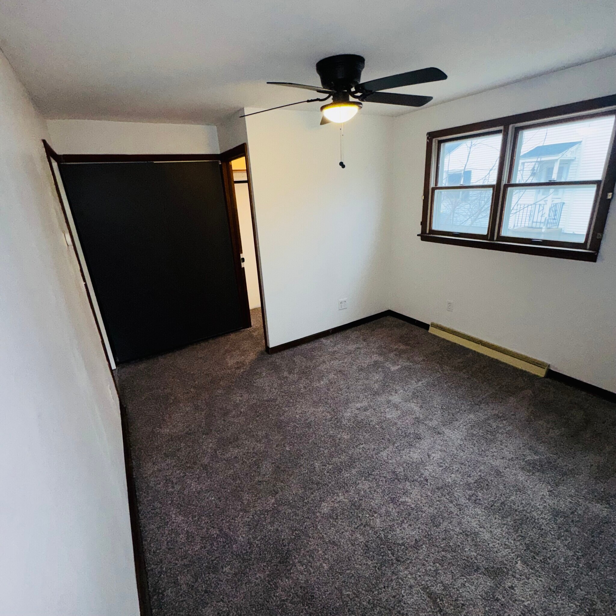 Primary bedroom - 412 Pearl Lake Rd