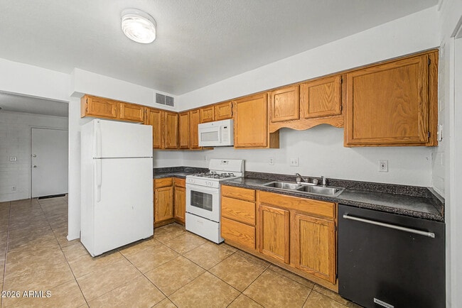 Building Photo - 1319 W Tulip Pl