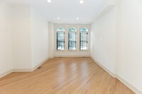 Building Photo - 1326 W Diversey Pkwy