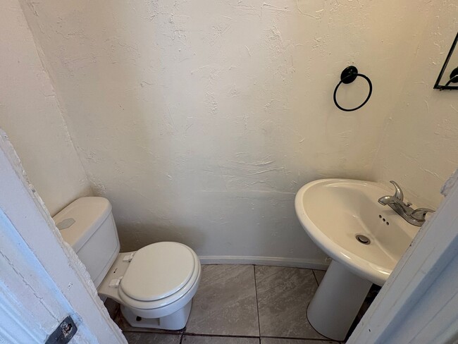 Building Photo - 4093