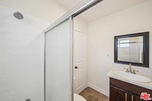 Building Photo - 5390 Romaine St