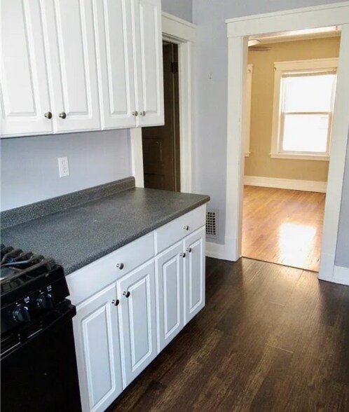 Building Photo - 818 Amherst St