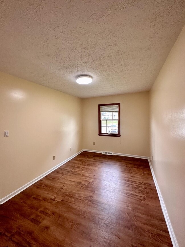 Building Photo - 3669 Sundart Dr