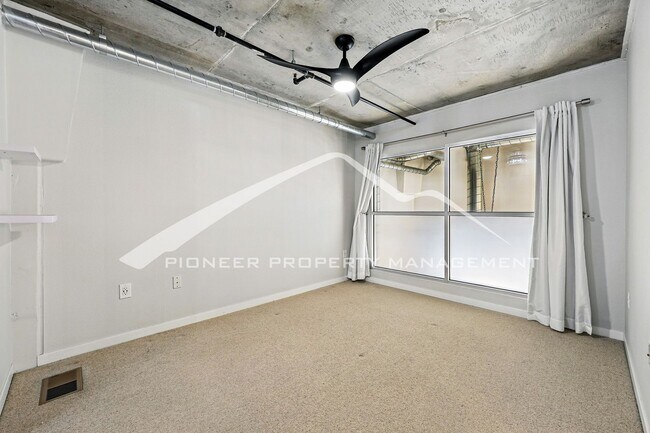 Building Photo - Spacious LoHi Condo with Washer/Dryer and ...