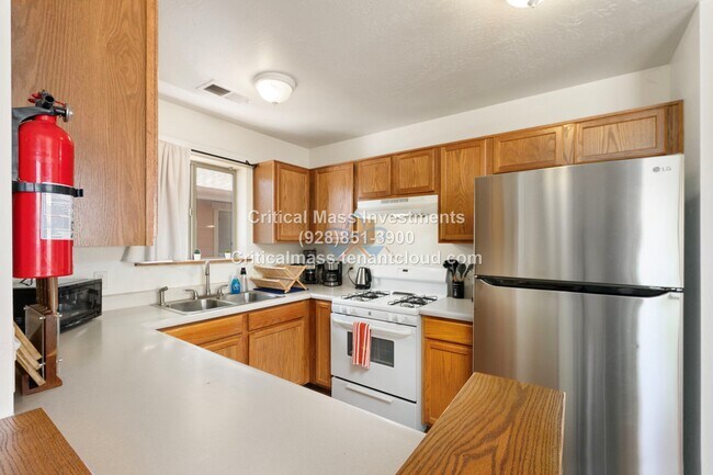 Building Photo - 733 N Humbolt St