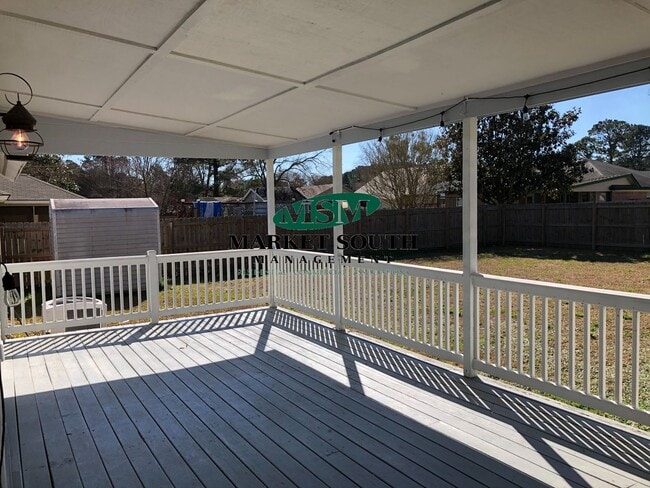 Building Photo - LARGE FENCED YARD IN POOLER!