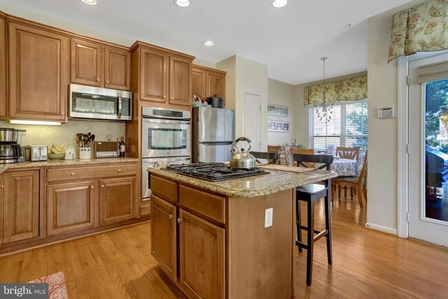 Building Photo - 5257 Bessley Pl