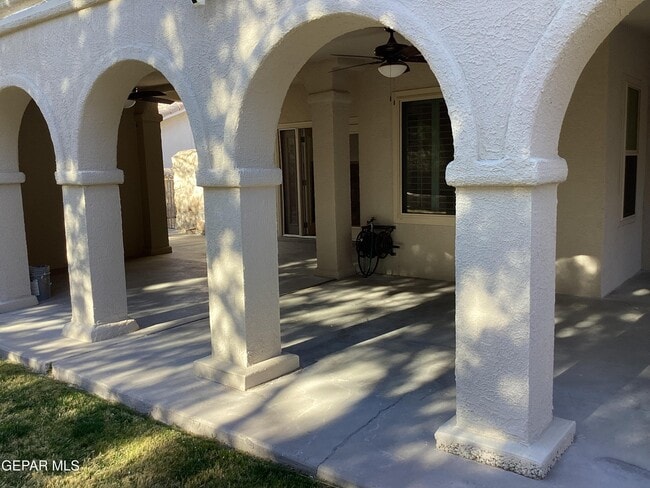 Building Photo - 305 Cloud Song E