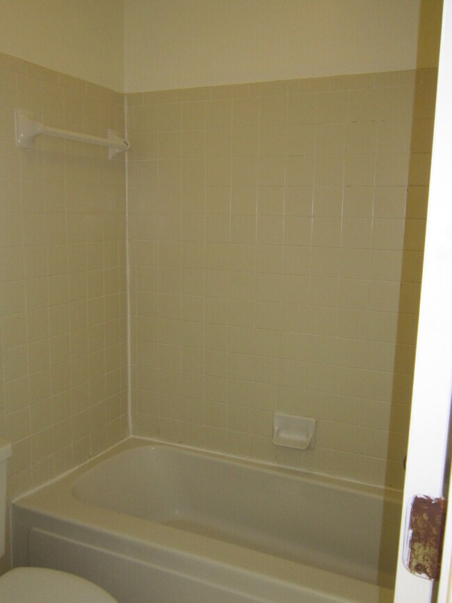 Building Photo - Home Available in Birmingham! Available to View Now! DEPOSIT PENDING!!!
