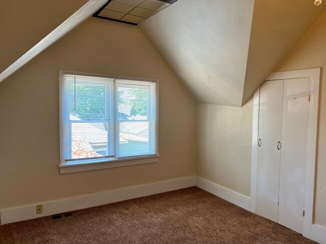 Building Photo - 4Bd/2Ba Two Story House-Available soon