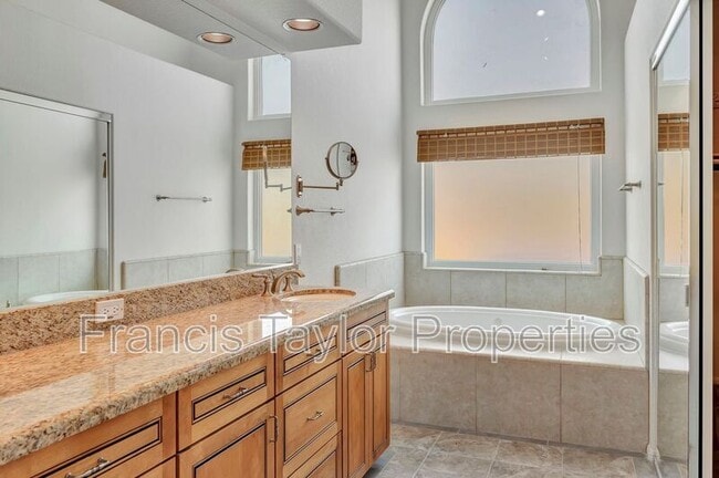Building Photo - 12865 Palisades Ct