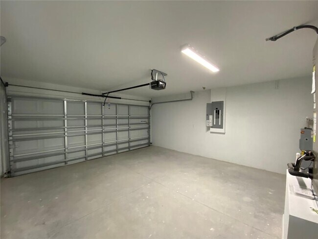 Building Photo - 2827 SW 140th Loop