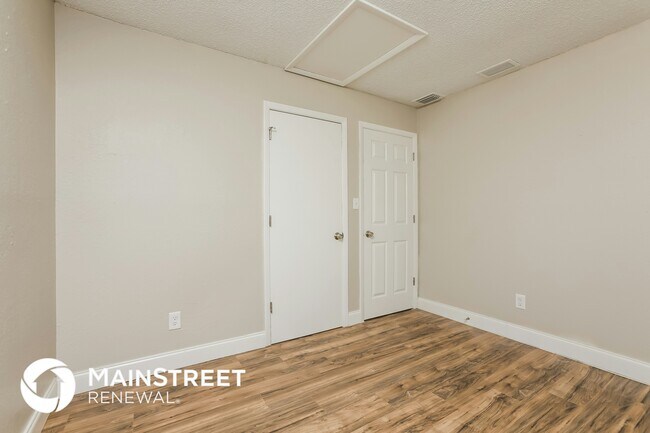 Building Photo - 1567 Lavilla St