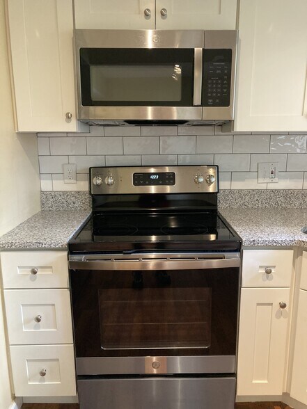 New Appliances - 1618 Thrush Ter
