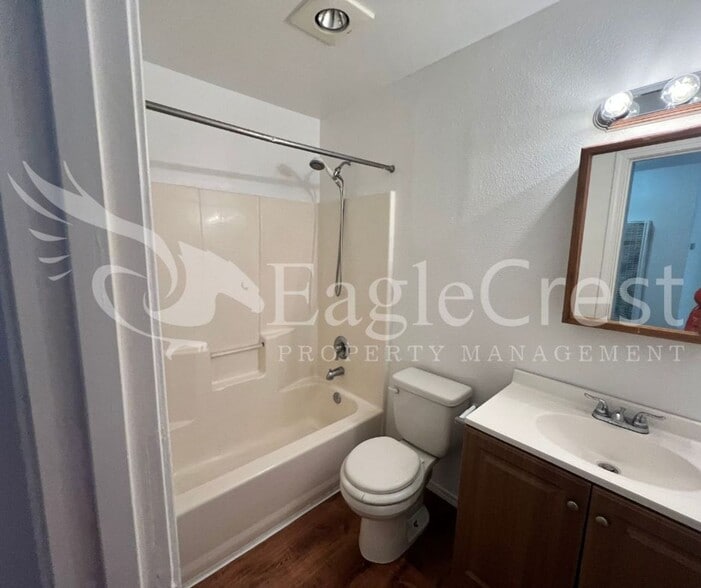 Building Photo - 706/708SCollege