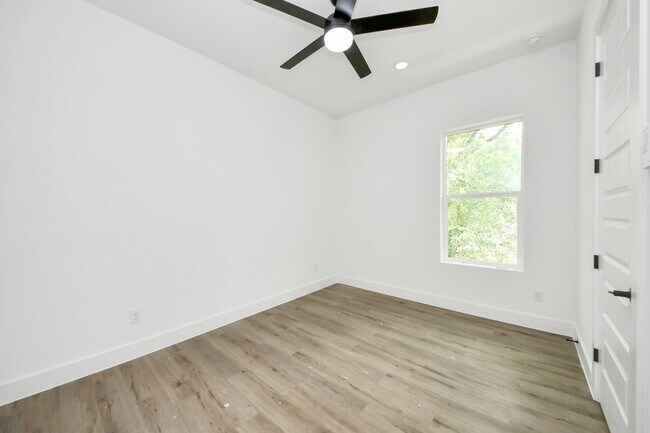 Building Photo - 8313 Venus St