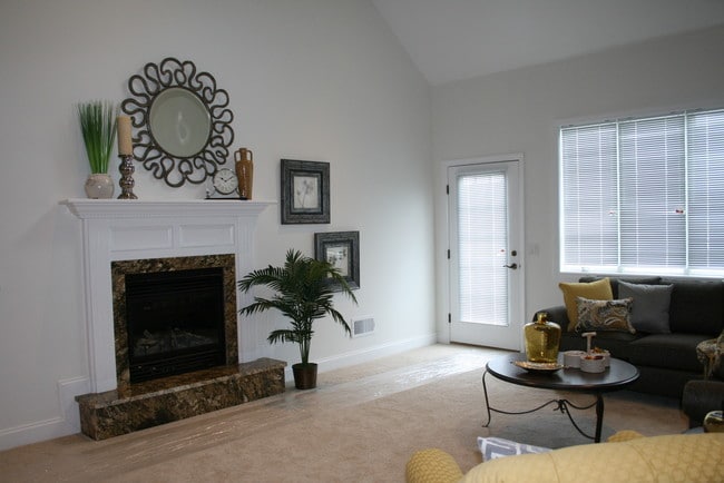 Building Photo - Barclay Estates