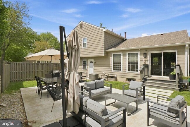 Building Photo - 510 Moat Way