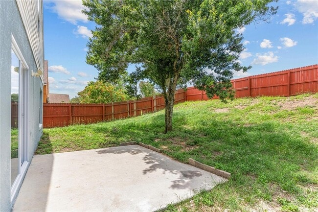 Building Photo - 421 Rollins Dr