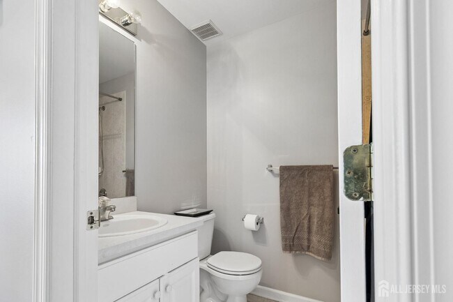 Building Photo - 16 Valley Wood Dr