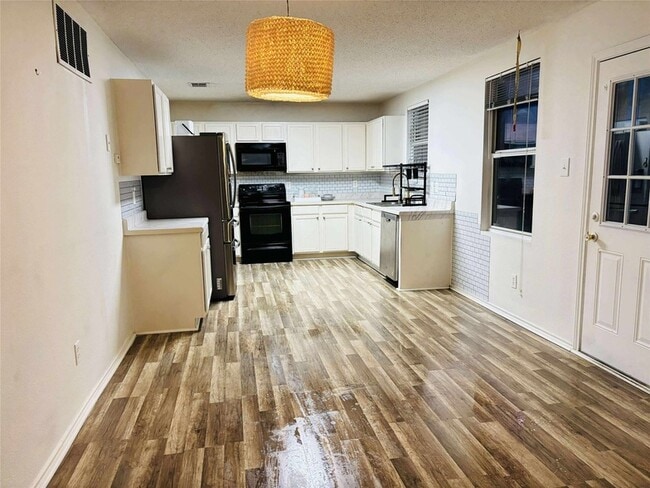 Building Photo - 16133 Windsong Ct