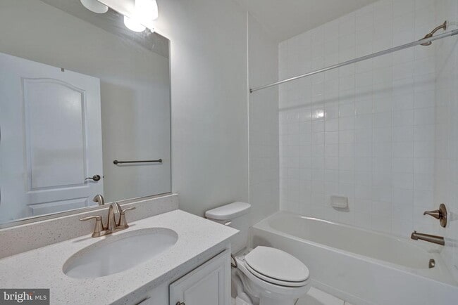 Building Photo - 2732 Wessex Cir