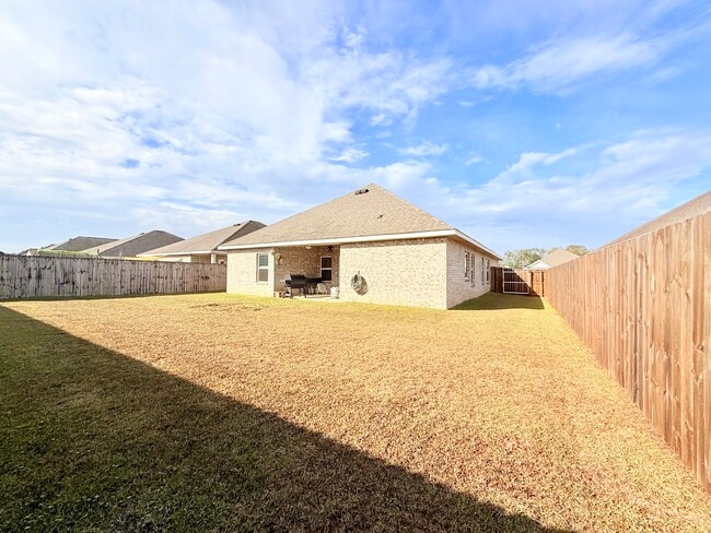 Building Photo - 16924 Fedora Dr
