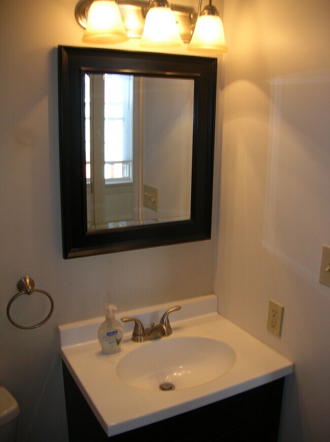 Building Photo - 408 Taylor St