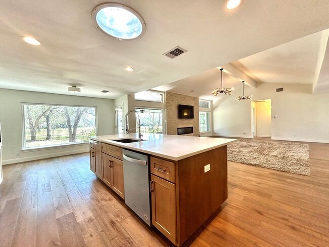 Building Photo - 9108 Balcones Club Dr