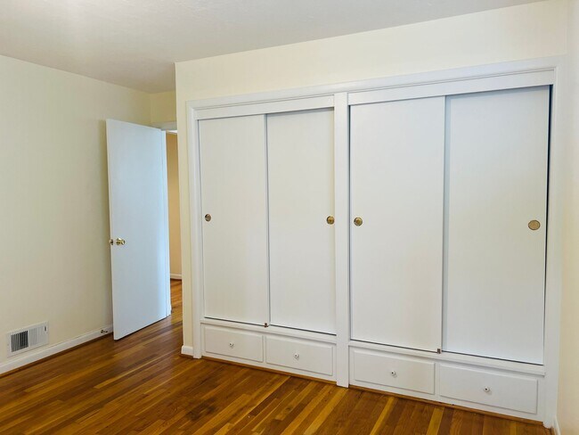 Building Photo - Great One Bedroom Unit Located In Multnoma...