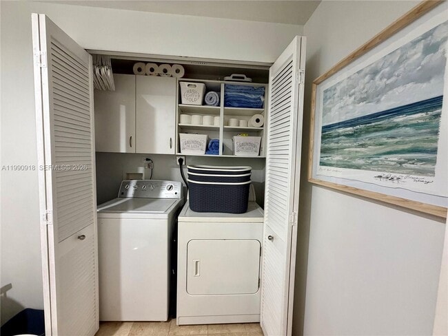 Building Photo - 801 Brickell Key Blvd