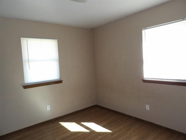 Building Photo - 510 NE 18th St