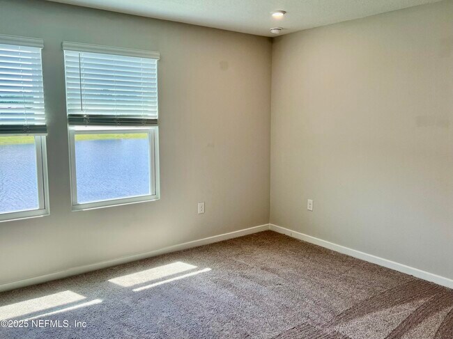 Building Photo - 14750 Cashew Ave